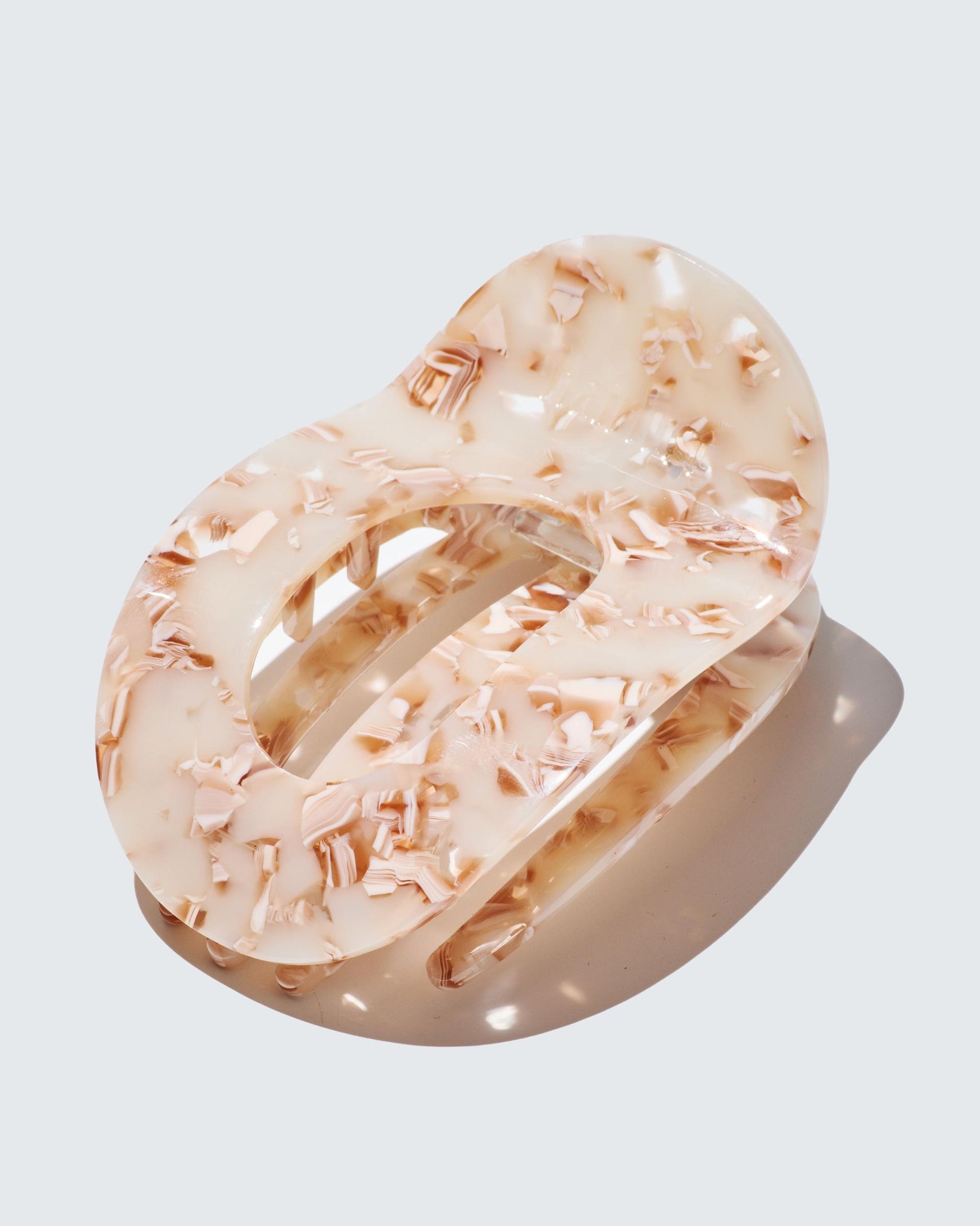 Large Flat Claw Hair Clip, Beige Shell - Köp för SEK 104 - Spara 25%